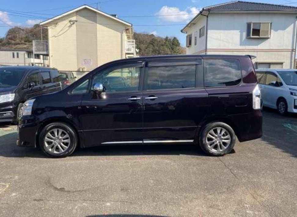 2013 TOYOTA VOXY